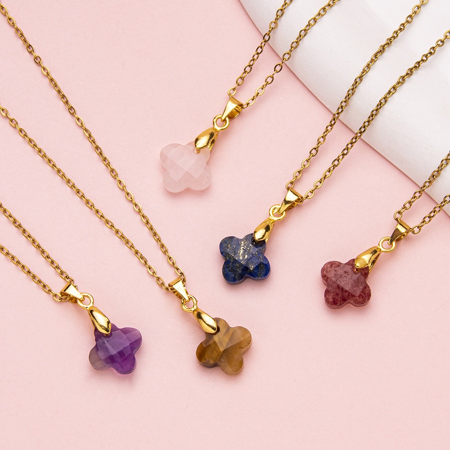 Red Clover Flower - 1pc Natural Stone Faceted Four-leaf Clover